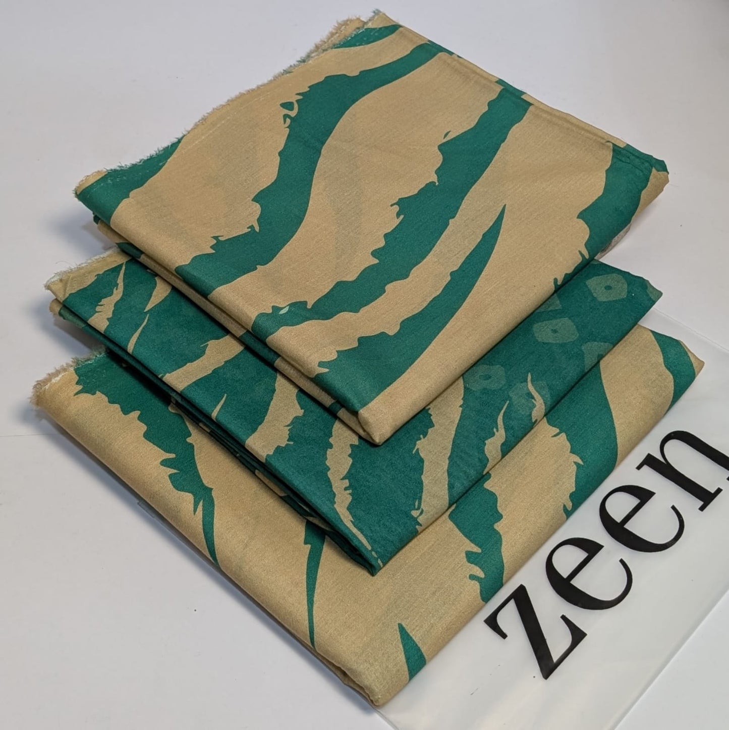 Zeen Printed Lawn Unstitched 3Piece D-186