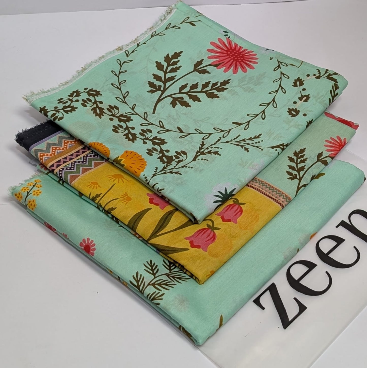 Zeen Printed Lawn Unstitched 3Piece D-189