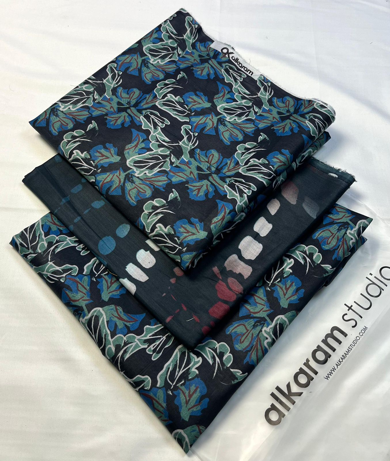 Alkaram Studio Lawn Printed 3Piece D-001